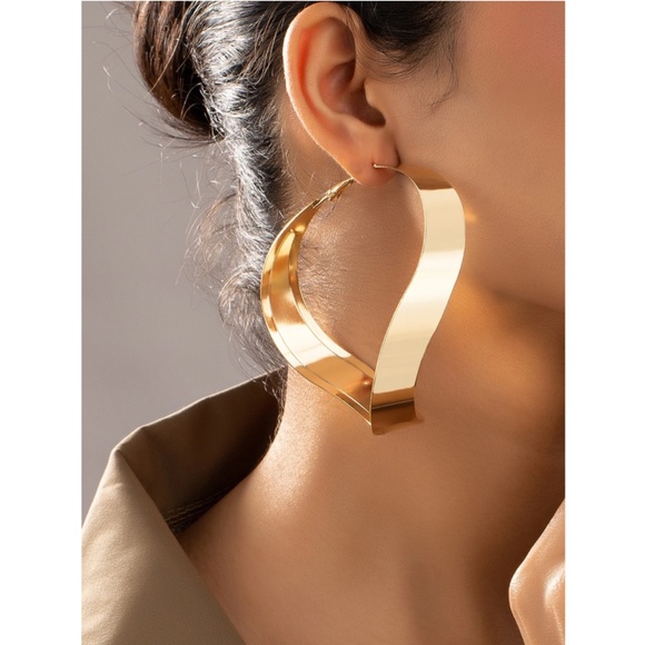 Dangle Fashion Earrings Yellow Gold Tone Irregular Hoop Shape - Picture 6 of 6